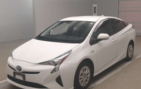 Toyota Prius IV XW50, 2019 год, 1 715 000 рублей, 1 фотография