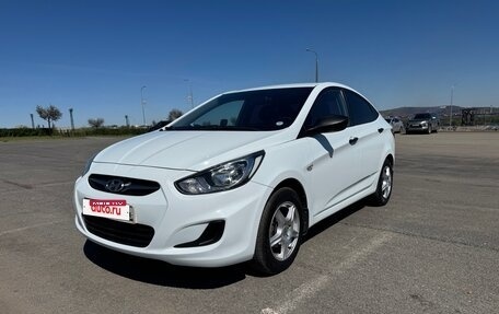Hyundai Solaris II рестайлинг, 2011 год, 720 000 рублей, 1 фотография