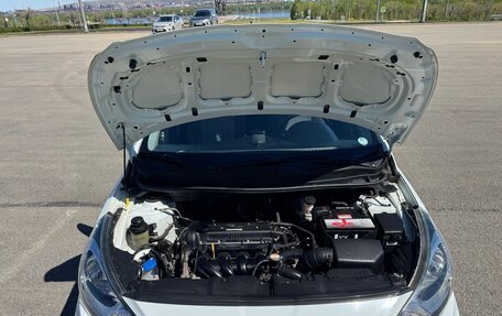 Hyundai Solaris II рестайлинг, 2011 год, 720 000 рублей, 6 фотография