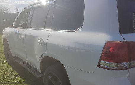 Toyota Land Cruiser 200, 2010 год, 2 700 000 рублей, 2 фотография