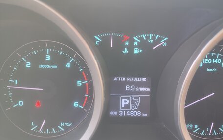 Toyota Land Cruiser 200, 2010 год, 2 700 000 рублей, 6 фотография