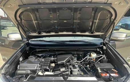 Toyota Land Cruiser Prado 150 рестайлинг 2, 2015 год, 3 060 000 рублей, 7 фотография