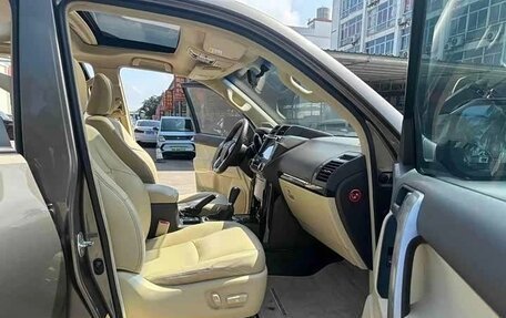 Toyota Land Cruiser Prado 150 рестайлинг 2, 2015 год, 3 060 000 рублей, 11 фотография