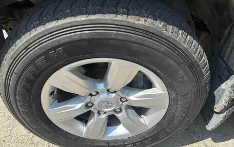 Toyota Land Cruiser Prado 150 рестайлинг 2, 2015 год, 3 060 000 рублей, 15 фотография