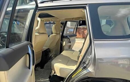 Toyota Land Cruiser Prado 150 рестайлинг 2, 2015 год, 3 060 000 рублей, 13 фотография