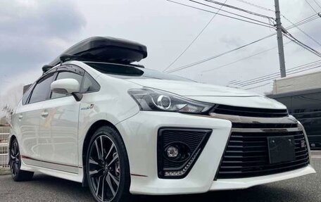Toyota Prius Alpha I (ZVW40/41), 2020 год, 1 357 000 рублей, 3 фотография