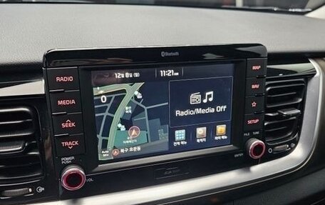 KIA Stonic, 2018 год, 1 310 010 рублей, 7 фотография