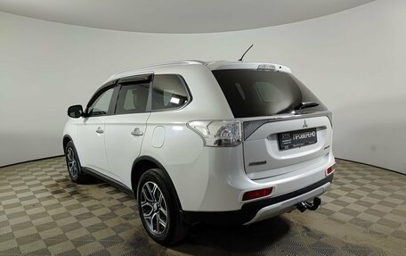 Mitsubishi Outlander III рестайлинг 3, 2014 год, 1 550 000 рублей, 8 фотография