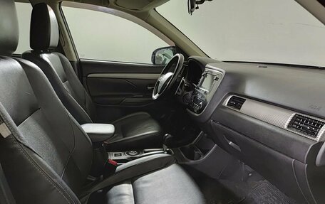 Mitsubishi Outlander III рестайлинг 3, 2014 год, 1 550 000 рублей, 13 фотография