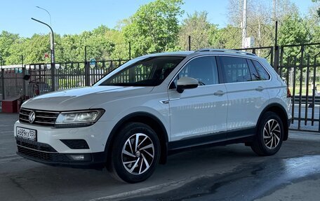 Volkswagen Tiguan II, 2018 год, 2 380 000 рублей, 3 фотография