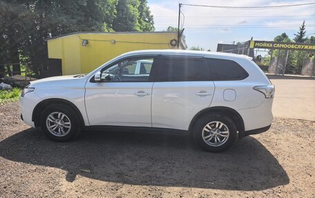Mitsubishi Outlander III рестайлинг 3, 2014 год, 1 400 000 рублей, 2 фотография