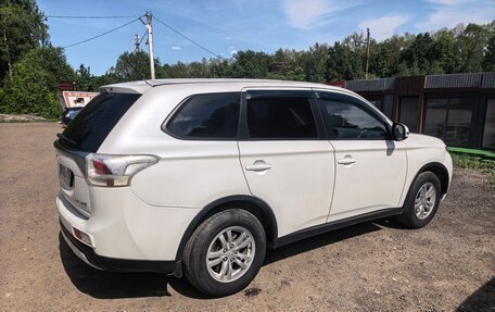 Mitsubishi Outlander III рестайлинг 3, 2014 год, 1 400 000 рублей, 4 фотография