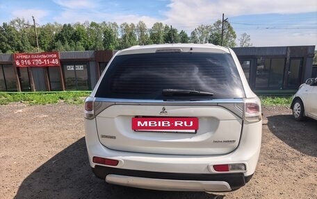 Mitsubishi Outlander III рестайлинг 3, 2014 год, 1 400 000 рублей, 6 фотография