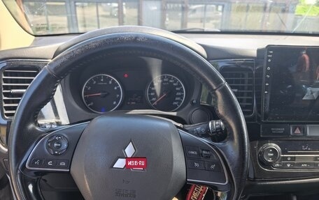 Mitsubishi Outlander III рестайлинг 3, 2014 год, 1 400 000 рублей, 8 фотография