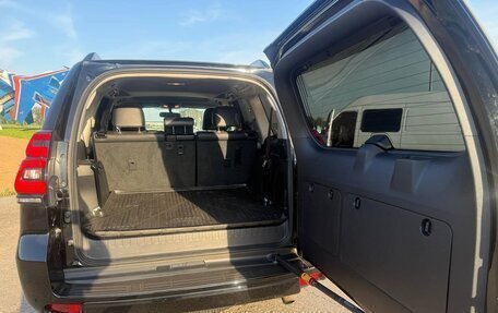 Toyota Land Cruiser Prado 150 рестайлинг 2, 2022 год, 7 850 000 рублей, 5 фотография