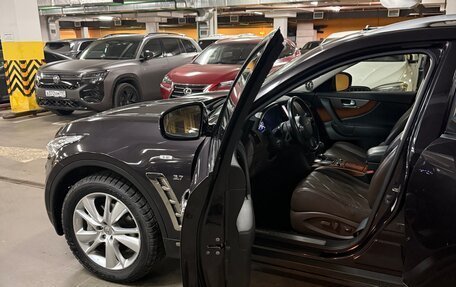 Infiniti QX70, 2014 год, 3 350 000 рублей, 13 фотография