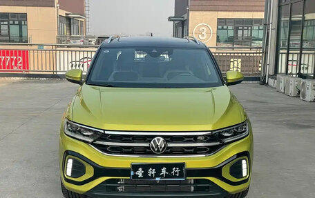 Volkswagen T-Roc I, 2023 год, 1 750 004 рублей, 2 фотография