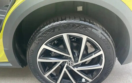 Volkswagen T-Roc I, 2023 год, 1 750 004 рублей, 21 фотография
