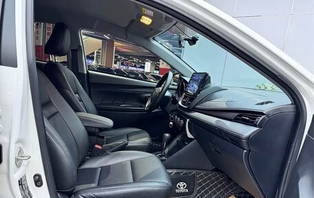 Toyota Yaris XP150 рестайлинг, 2022 год, 1 220 000 рублей, 16 фотография