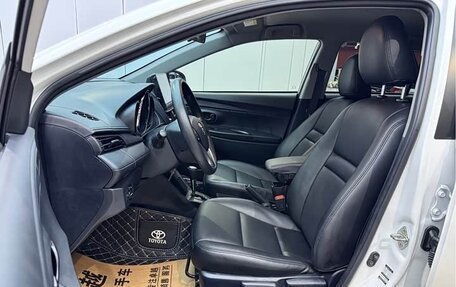 Toyota Yaris XP150 рестайлинг, 2022 год, 1 220 000 рублей, 15 фотография