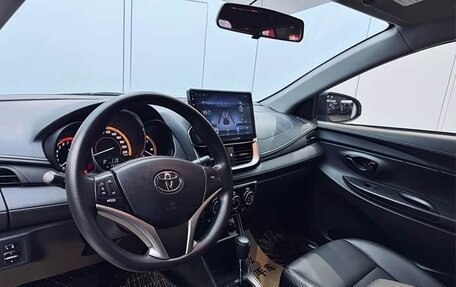 Toyota Yaris XP150 рестайлинг, 2022 год, 1 220 000 рублей, 14 фотография