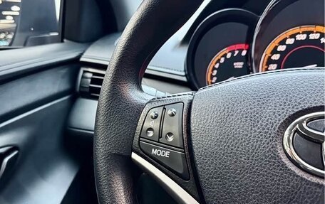 Toyota Yaris XP150 рестайлинг, 2022 год, 1 220 000 рублей, 24 фотография