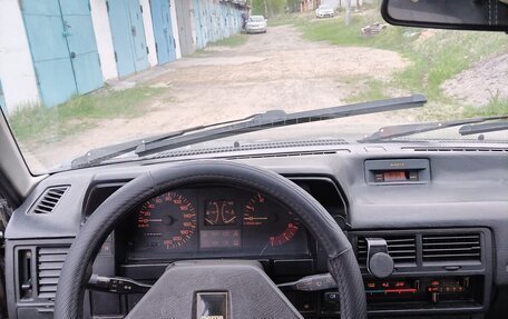 Mazda 323, 1986 год, 200 000 рублей, 1 фотография