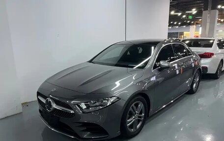 Mercedes-Benz A-Класс, 2021 год, 1 800 000 рублей, 3 фотография