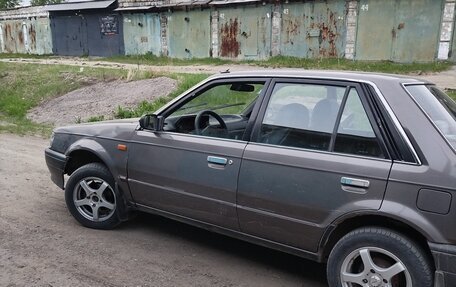 Mazda 323, 1986 год, 200 000 рублей, 2 фотография