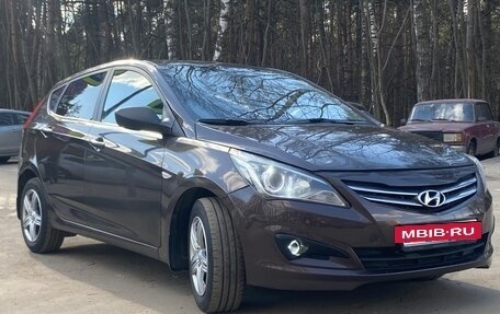 Hyundai Solaris II рестайлинг, 2015 год, 980 000 рублей, 2 фотография