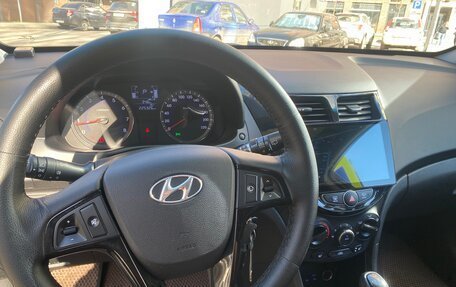 Hyundai Solaris II рестайлинг, 2015 год, 980 000 рублей, 26 фотография