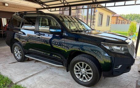 Toyota Land Cruiser Prado 150 рестайлинг 2, 2018 год, 5 300 000 рублей, 2 фотография