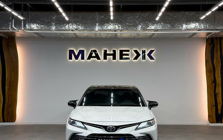 Toyota Camry, 2023 год, 3 900 000 рублей, 2 фотография