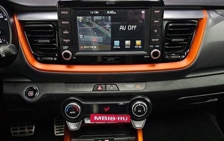 KIA Stonic, 2018 год, 1 250 000 рублей, 14 фотография