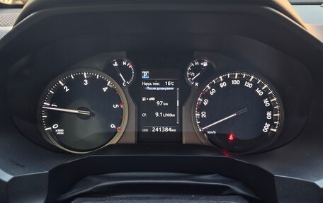Toyota Land Cruiser Prado 150 рестайлинг 2, 2019 год, 4 850 000 рублей, 6 фотография