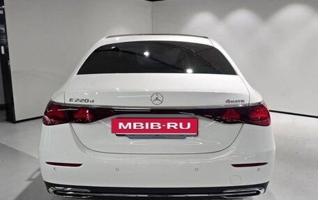Mercedes-Benz E-Класс, 2024 год, 5 700 000 рублей, 6 фотография