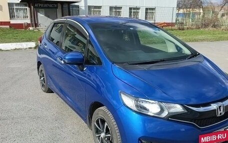 Honda Fit III, 2016 год, 870 000 рублей, 2 фотография