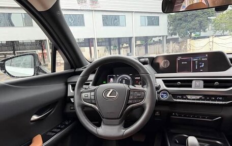 Lexus UX I, 2023 год, 1 926 000 рублей, 8 фотография