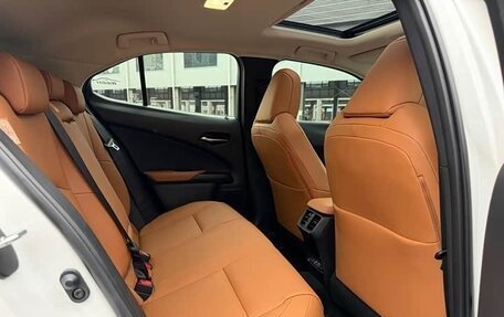 Lexus UX I, 2023 год, 1 926 000 рублей, 13 фотография