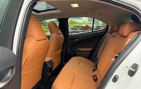 Lexus UX I, 2023 год, 1 926 000 рублей, 12 фотография