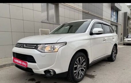 Mitsubishi Outlander III рестайлинг 3, 2013 год, 1 500 000 рублей, 3 фотография