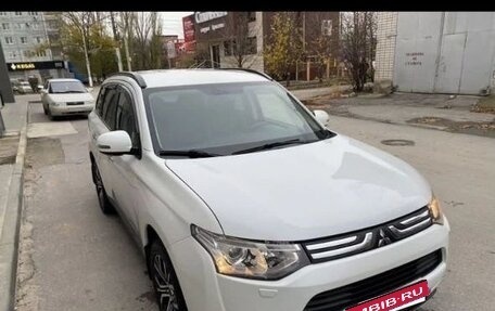 Mitsubishi Outlander III рестайлинг 3, 2013 год, 1 500 000 рублей, 4 фотография