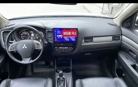 Mitsubishi Outlander III рестайлинг 3, 2013 год, 1 500 000 рублей, 9 фотография