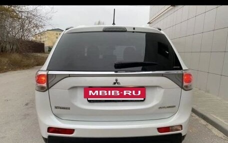 Mitsubishi Outlander III рестайлинг 3, 2013 год, 1 500 000 рублей, 7 фотография