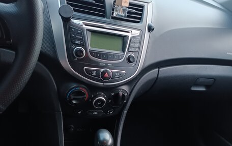 Hyundai Solaris II рестайлинг, 2012 год, 710 000 рублей, 10 фотография