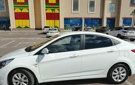Hyundai Solaris II рестайлинг, 2016 год, 1 075 000 рублей, 2 фотография
