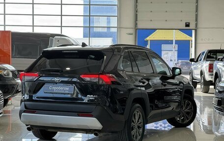 Toyota RAV4, 2024 год, 3 900 000 рублей, 2 фотография