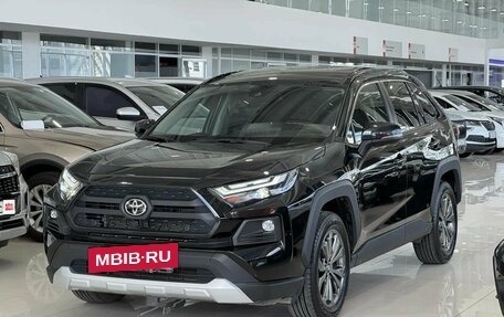 Toyota RAV4, 2024 год, 3 900 000 рублей, 3 фотография