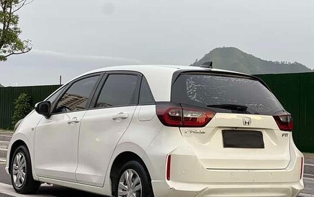 Honda Fit, 2022 год, 1 090 000 рублей, 3 фотография