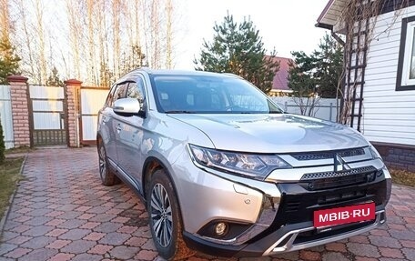 Mitsubishi Outlander III рестайлинг 3, 2021 год, 2 390 000 рублей, 1 фотография